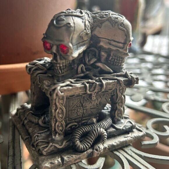 The Altar of the Skulls Tudor Mint 6206 Dark Secrets Myth & Magic vintage pewter - Picture 3 of 4